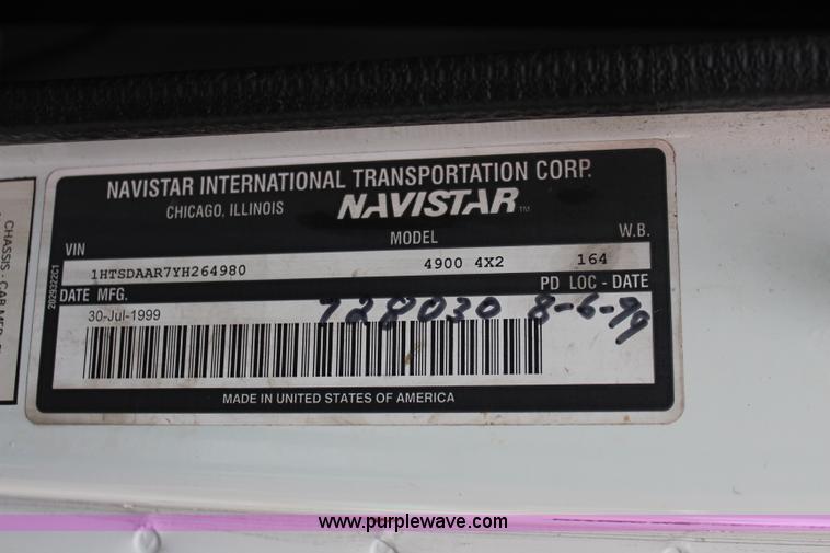 image for item J1031 2000 International 4900 dump truck