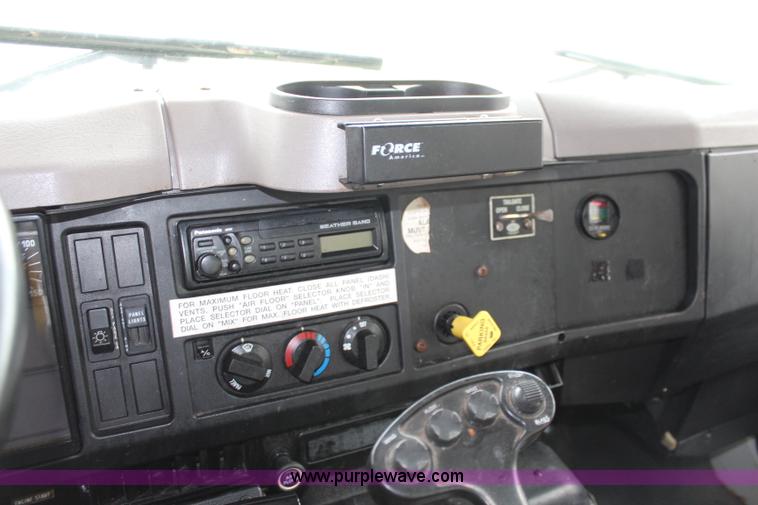 image for item J1033 2001 International 4900 dump truck