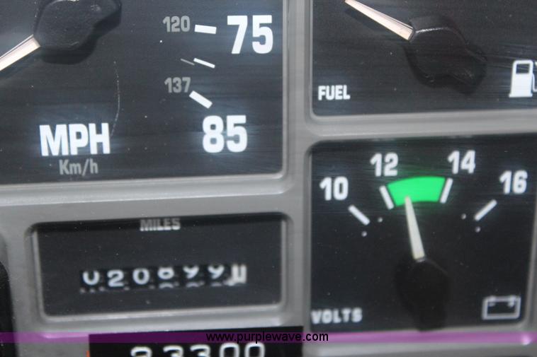 image for item J1033 2001 International 4900 dump truck