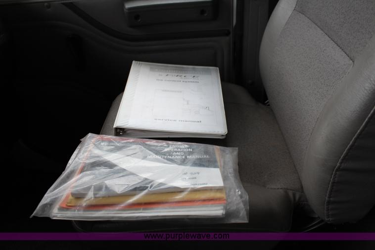 image for item J1033 2001 International 4900 dump truck