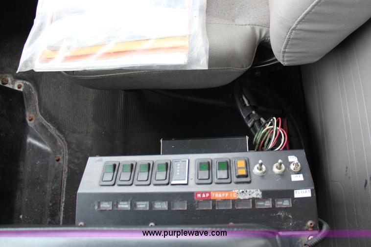 image for item J1033 2001 International 4900 dump truck