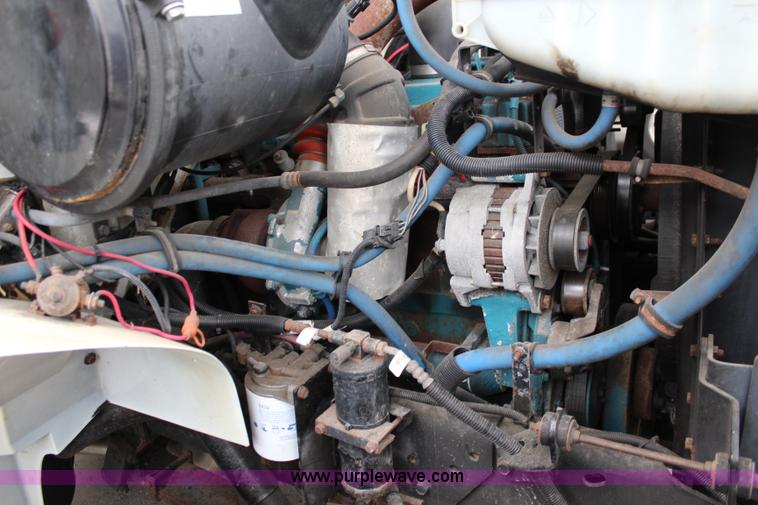 image for item J1033 2001 International 4900 dump truck