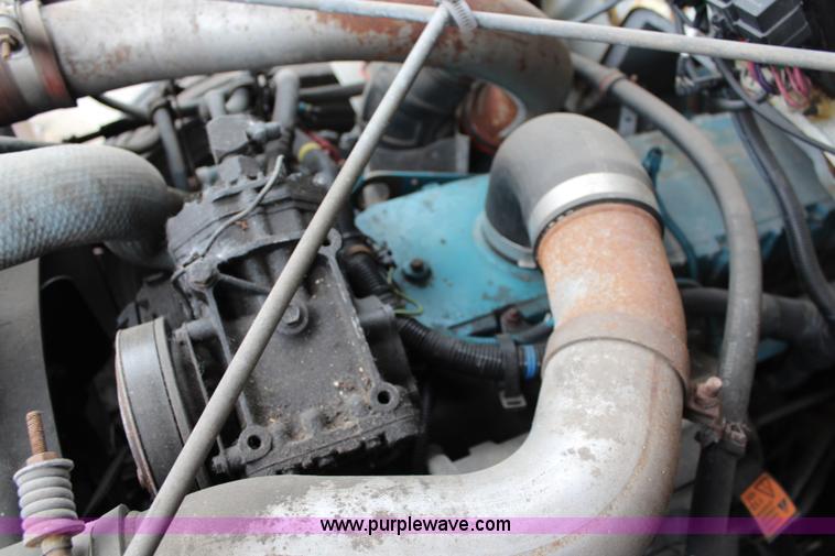 image for item J1033 2001 International 4900 dump truck