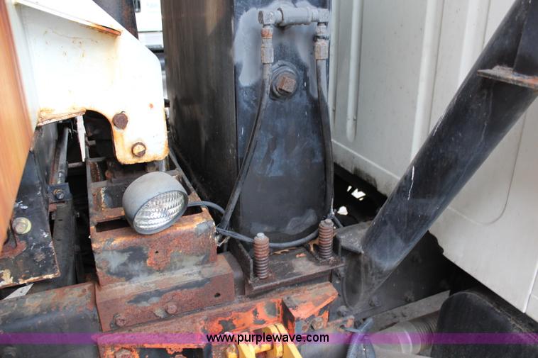 image for item J1033 2001 International 4900 dump truck