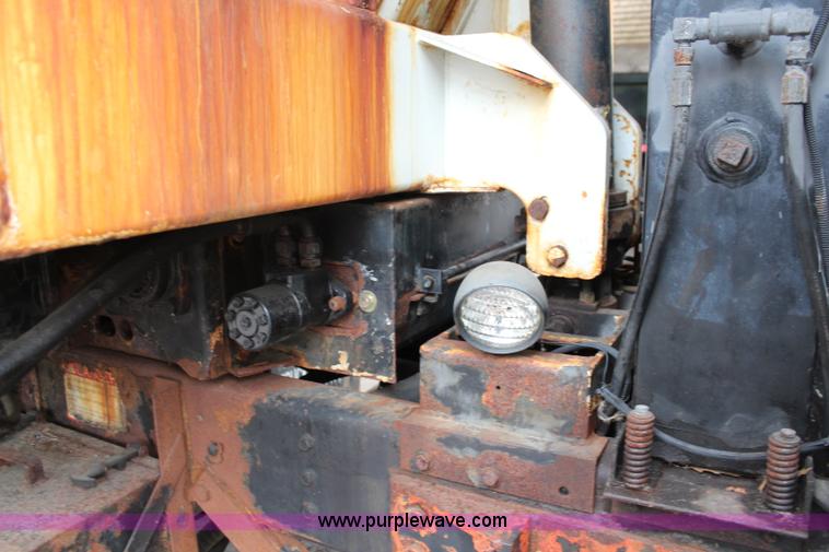 image for item J1033 2001 International 4900 dump truck