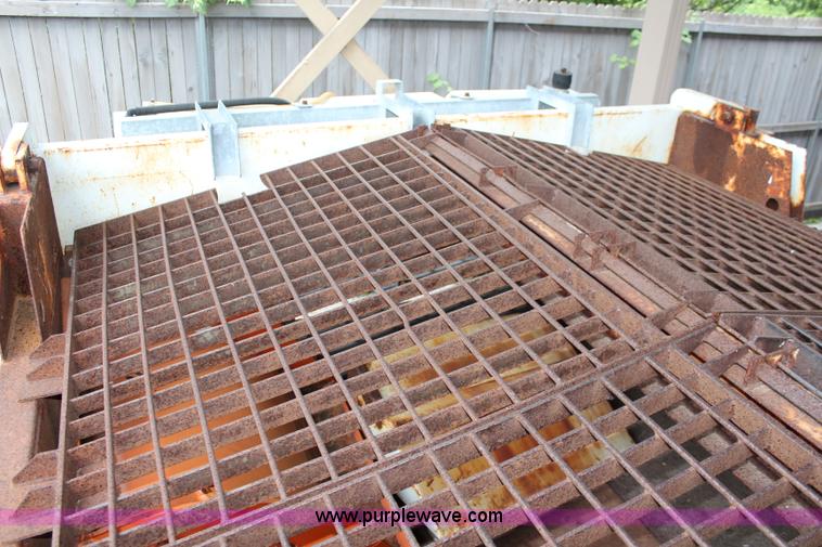 image for item J1033 2001 International 4900 dump truck