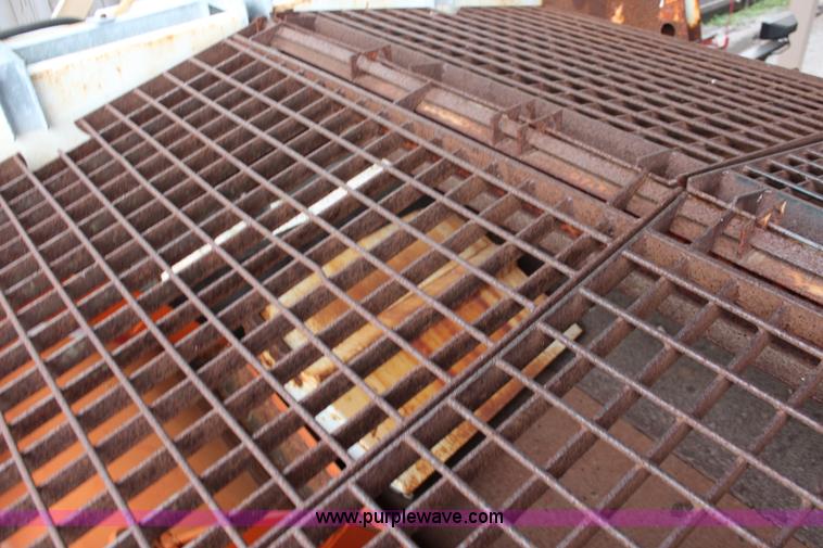 image for item J1033 2001 International 4900 dump truck