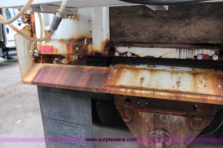 image for item J1033 2001 International 4900 dump truck