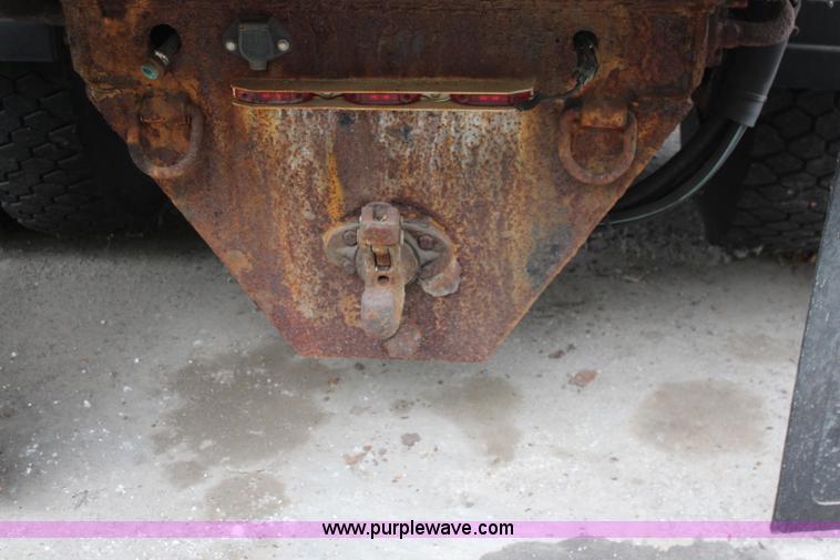 image for item J1033 2001 International 4900 dump truck