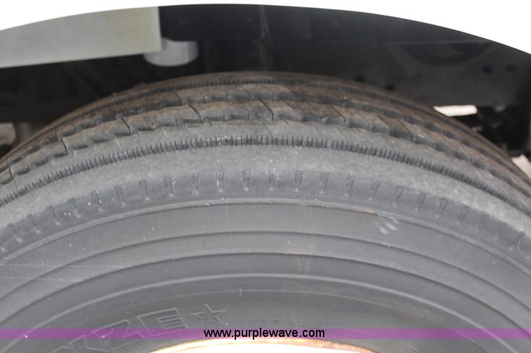 image for item J1033 2001 International 4900 dump truck