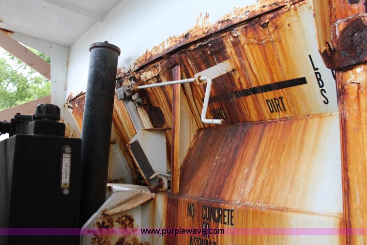 image for item J1033 2001 International 4900 dump truck