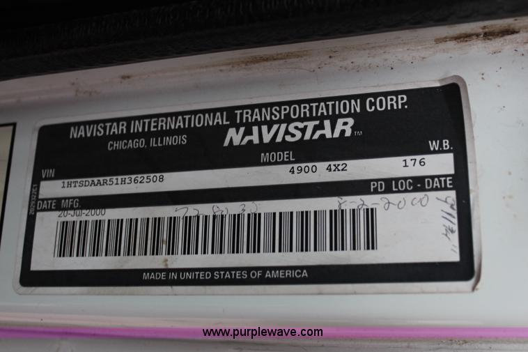 image for item J1033 2001 International 4900 dump truck