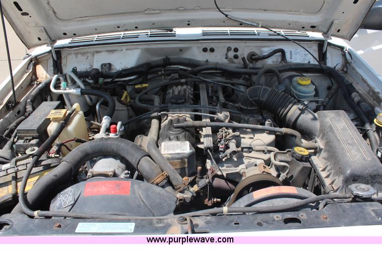 image for item J1039 2000 Jeep Cherokee SE SUV