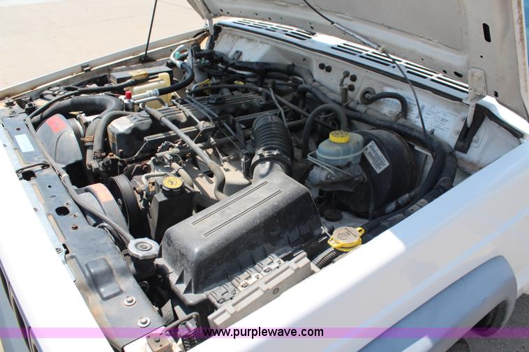 image for item J1039 2000 Jeep Cherokee SE SUV