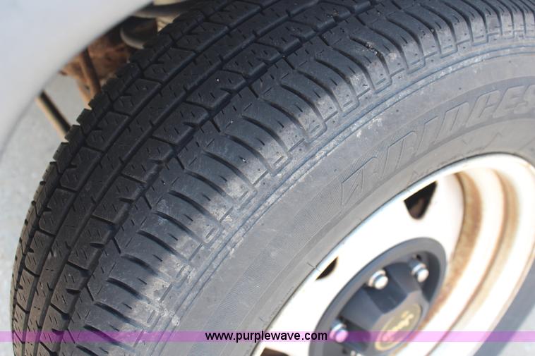 image for item J1039 2000 Jeep Cherokee SE SUV