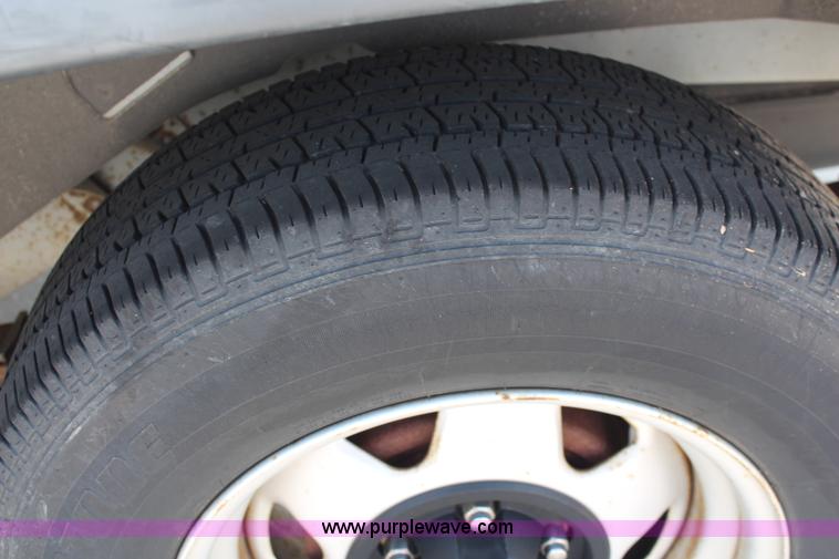 image for item J1039 2000 Jeep Cherokee SE SUV