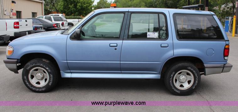 image for item J1130 1997 Ford Explorer XL SUV