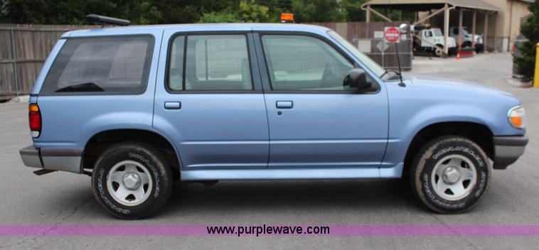 image for item J1130 1997 Ford Explorer XL SUV
