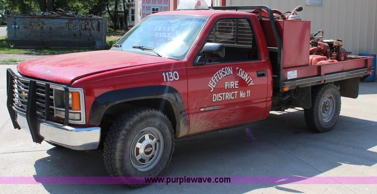 image for item J2161 1988 Chevrolet Cheyenne 3500 flatbed truck
