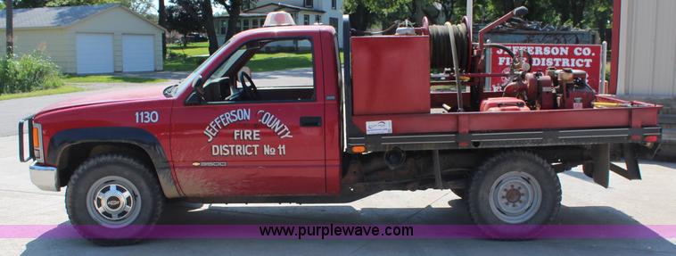 image for item J2161 1988 Chevrolet Cheyenne 3500 flatbed truck