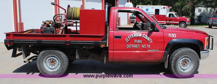 image for item J2161 1988 Chevrolet Cheyenne 3500 flatbed truck