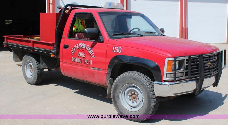 image for item J2161 1988 Chevrolet Cheyenne 3500 flatbed truck