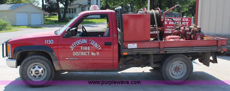 image for item J2161 1988 Chevrolet Cheyenne 3500 flatbed truck