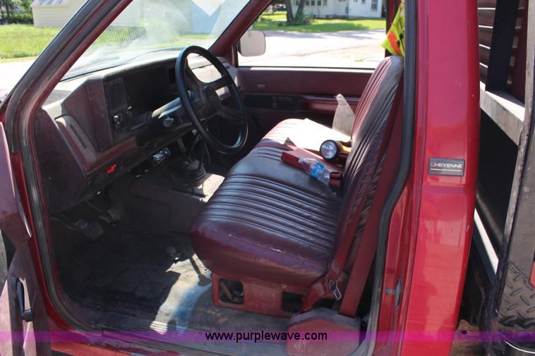 image for item J2161 1988 Chevrolet Cheyenne 3500 flatbed truck