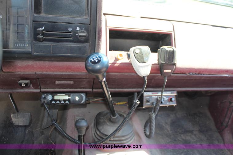 image for item J2161 1988 Chevrolet Cheyenne 3500 flatbed truck