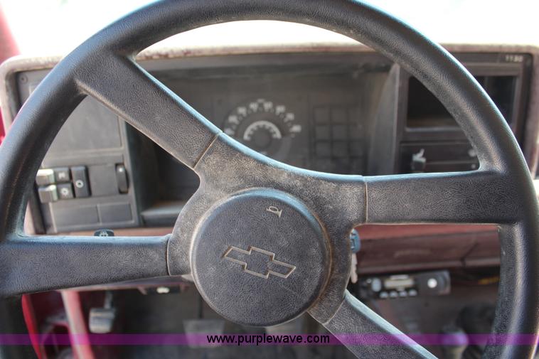 image for item J2161 1988 Chevrolet Cheyenne 3500 flatbed truck