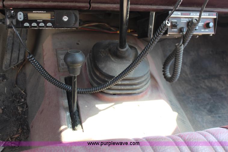 image for item J2161 1988 Chevrolet Cheyenne 3500 flatbed truck