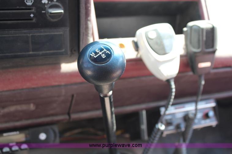 image for item J2161 1988 Chevrolet Cheyenne 3500 flatbed truck