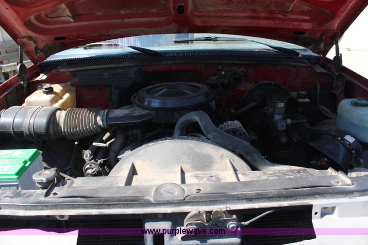 image for item J2161 1988 Chevrolet Cheyenne 3500 flatbed truck