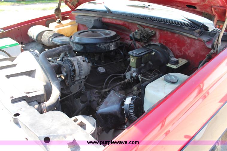 image for item J2161 1988 Chevrolet Cheyenne 3500 flatbed truck