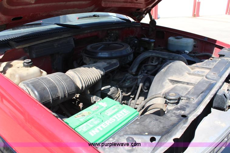 image for item J2161 1988 Chevrolet Cheyenne 3500 flatbed truck