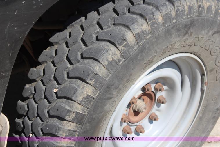 image for item J2161 1988 Chevrolet Cheyenne 3500 flatbed truck