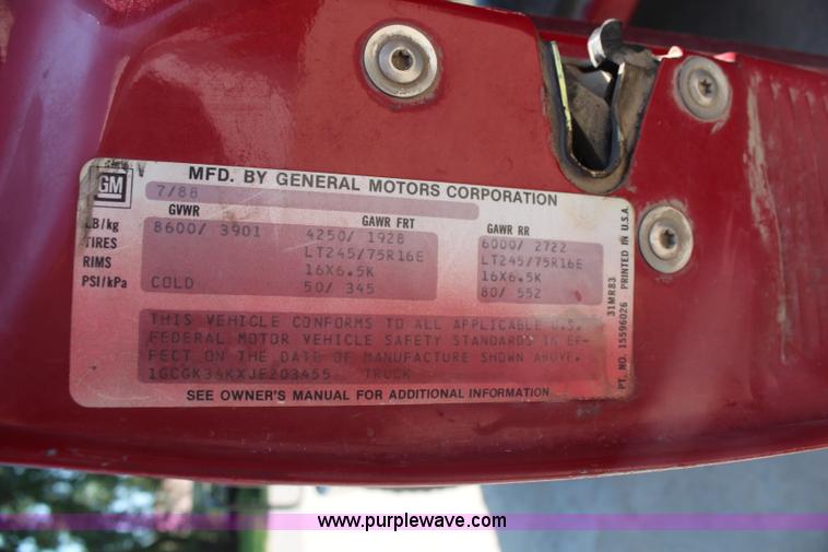 image for item J2161 1988 Chevrolet Cheyenne 3500 flatbed truck