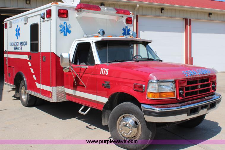 image for item J2188 1997 Ford F450 Super Duty XLT ambulance