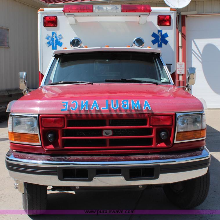 image for item J2188 1997 Ford F450 Super Duty XLT ambulance