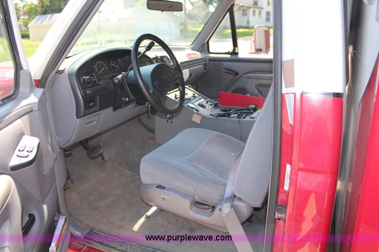 image for item J2188 1997 Ford F450 Super Duty XLT ambulance