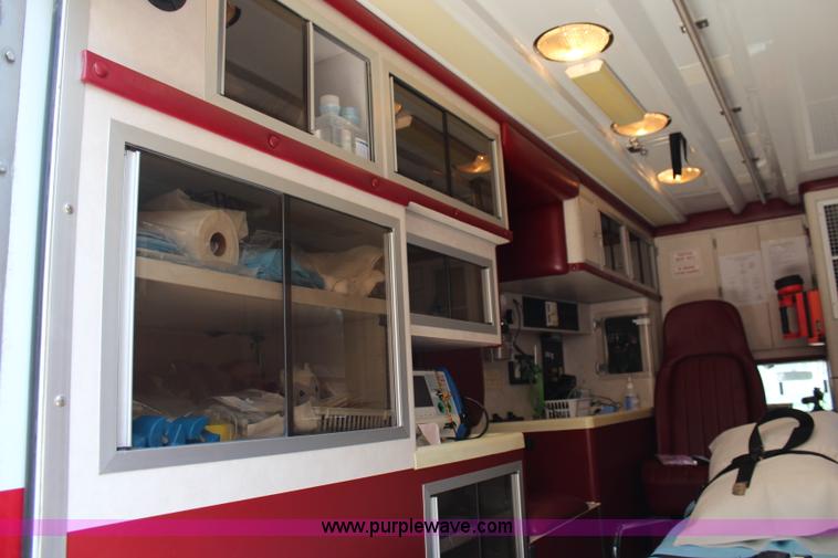 image for item J2188 1997 Ford F450 Super Duty XLT ambulance