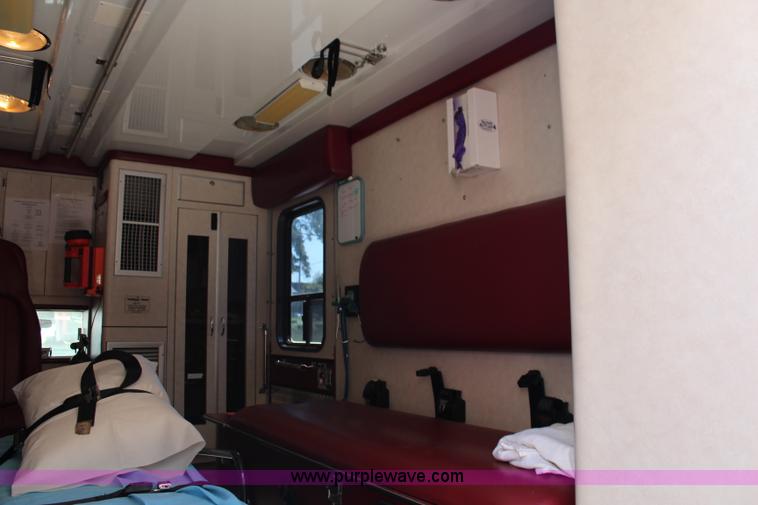 image for item J2188 1997 Ford F450 Super Duty XLT ambulance