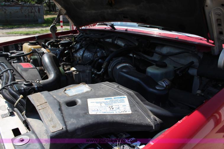 image for item J2188 1997 Ford F450 Super Duty XLT ambulance