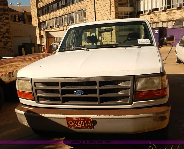 image for item J3155 1993 Ford F150 XL pickup truck