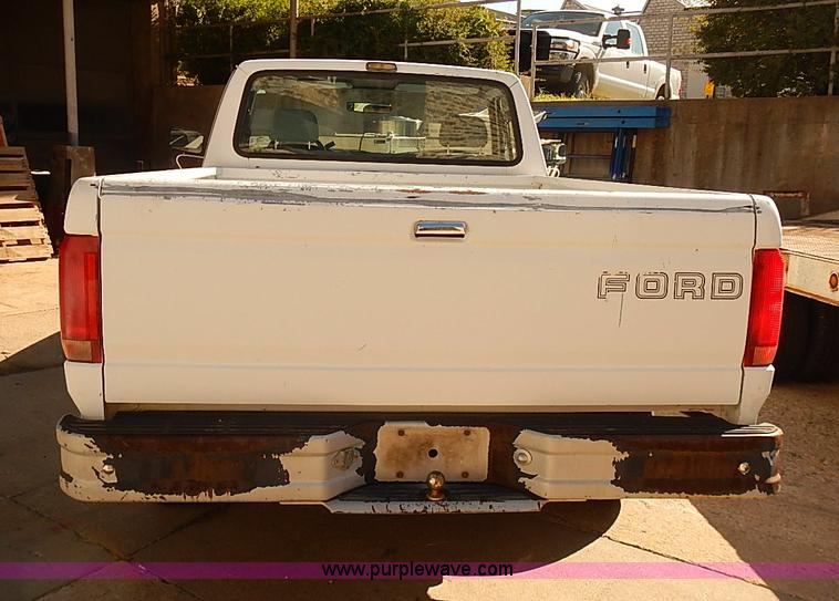 image for item J3155 1993 Ford F150 XL pickup truck
