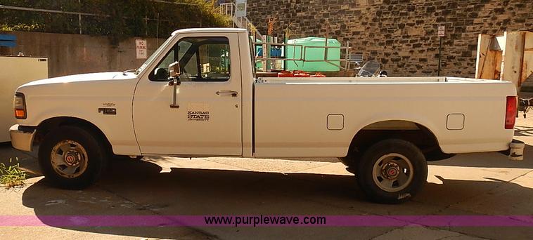 image for item J3155 1993 Ford F150 XL pickup truck