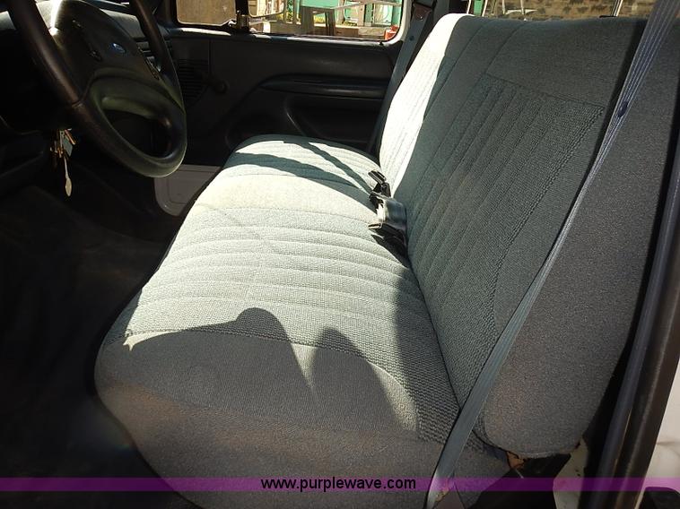 image for item J3155 1993 Ford F150 XL pickup truck