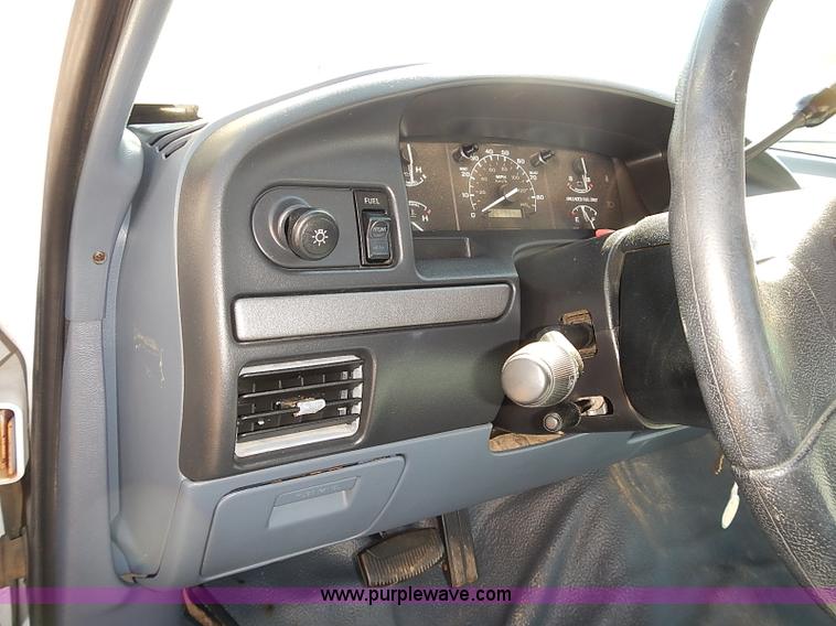 image for item J3155 1993 Ford F150 XL pickup truck