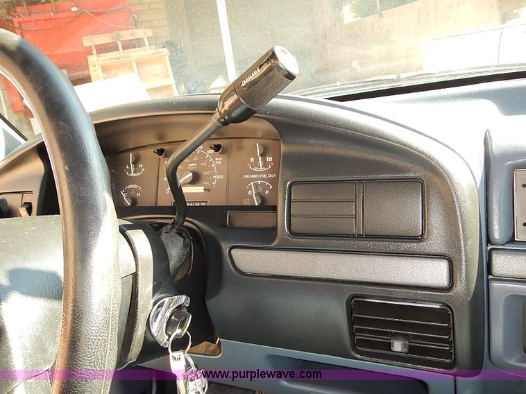 image for item J3155 1993 Ford F150 XL pickup truck