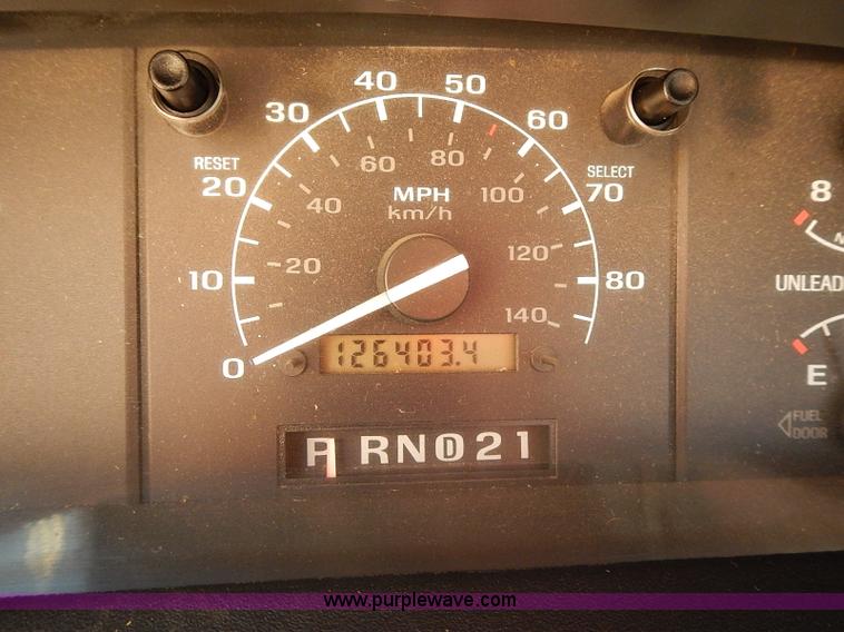 image for item J3155 1993 Ford F150 XL pickup truck